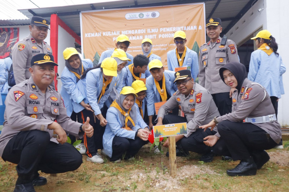 Polres Kampar Gandeng Mahasiswa UNRI Tanam Pohon di Camping Ground Siabu
