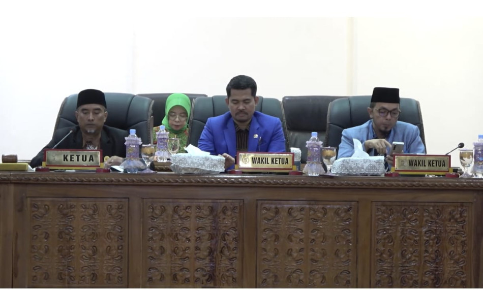 APBD Perubahan Kampar 2025 Dinilai Cacat Hukum, Bupati Tak Hadir dalam Pengesahan