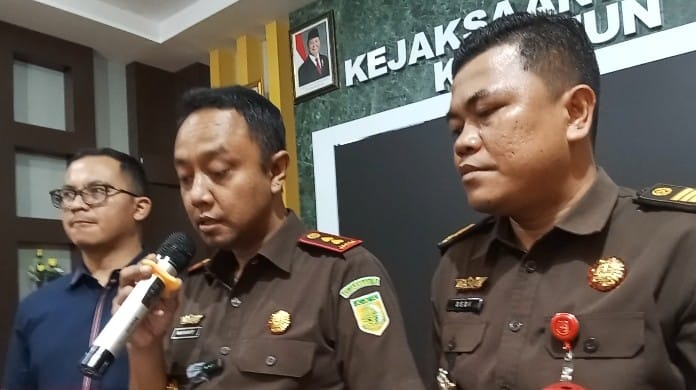 Kejari Karimun Tahan Dua Tersangka Kasus Dugaan Korupsi Penerbitan 44 Sporadik di Kawasan Mangrove