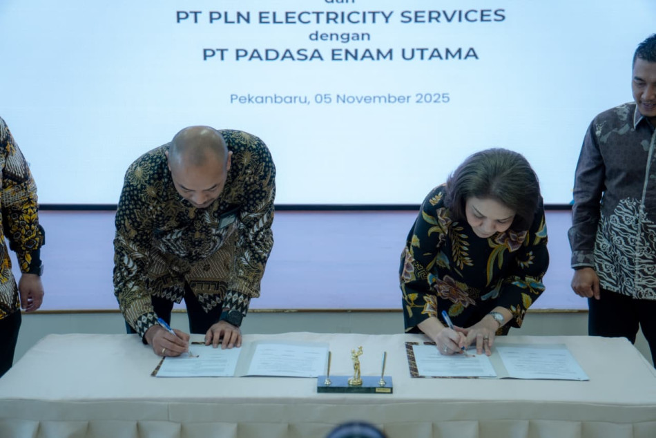 PLN dan PT Padasa Enam Utama Teken Perjanjian Pasokan Listrik 865.000 VA, Dorong Pertumbuhan Industri di Riau