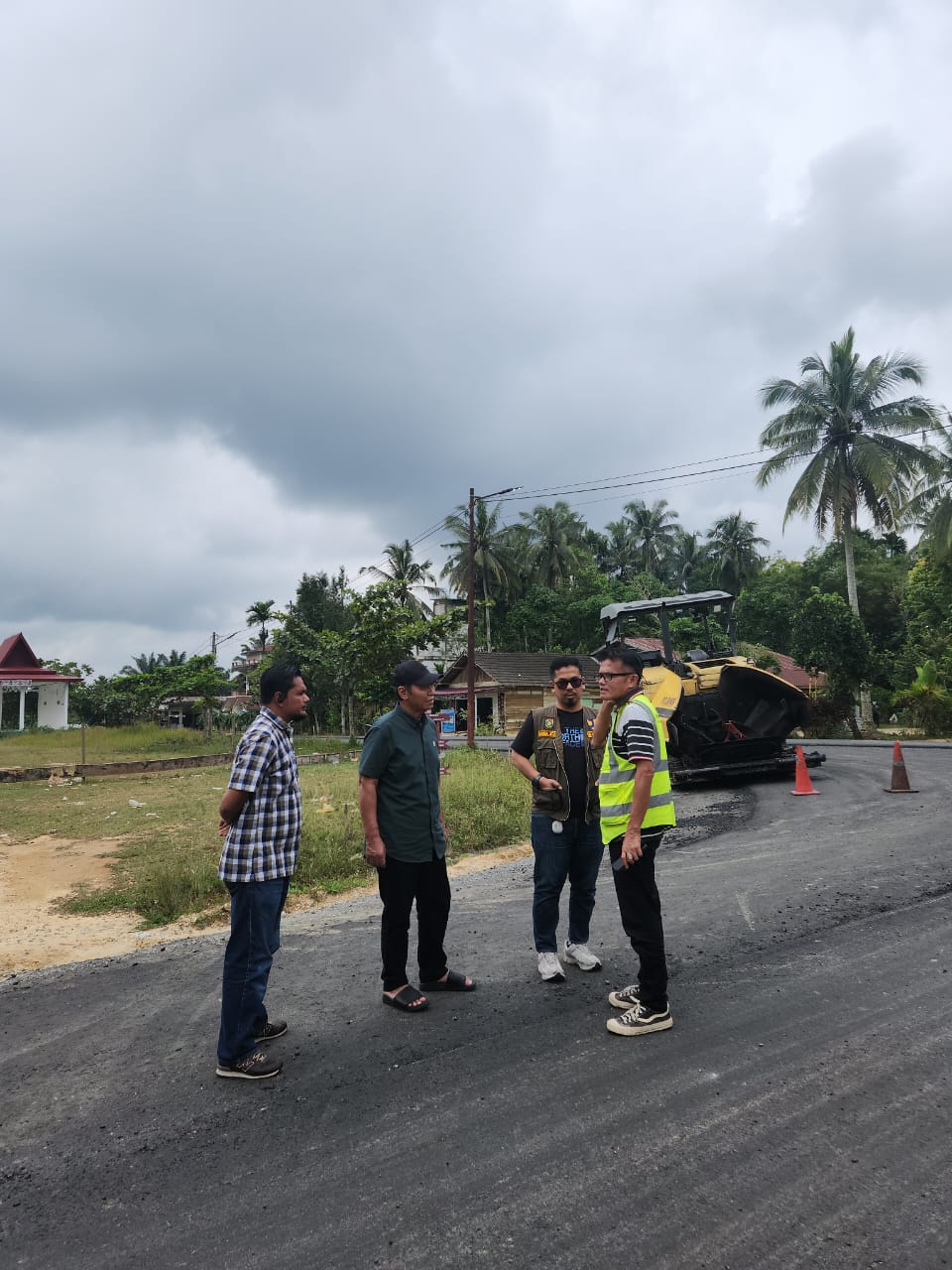 PUPR Kampar Pastikan Pengaspalan Jalan Koto Damai Segera Selesai