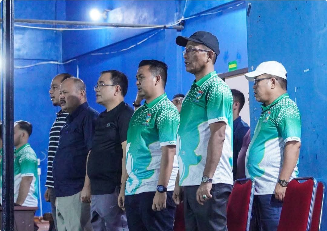 Plt Disdikpora Dampingi Bupati Kampar Buka Turnamen Badminton HUT Kampar ke-76