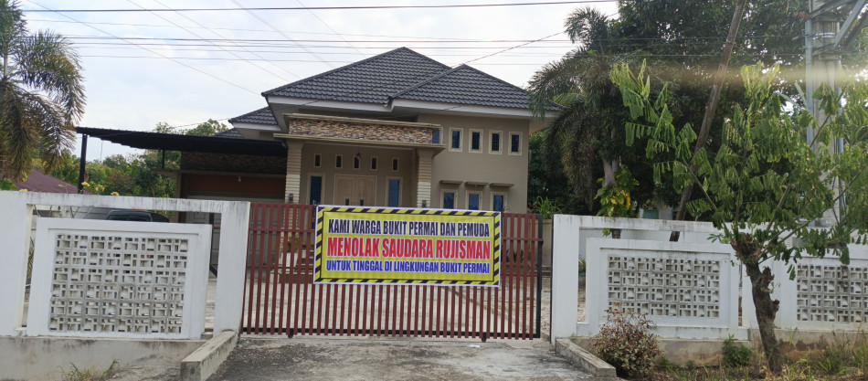 Warga dan Pemuda Bukit Permai Tangkap Basah Oknum ASN Dinas PMD Diduga Selingkuh