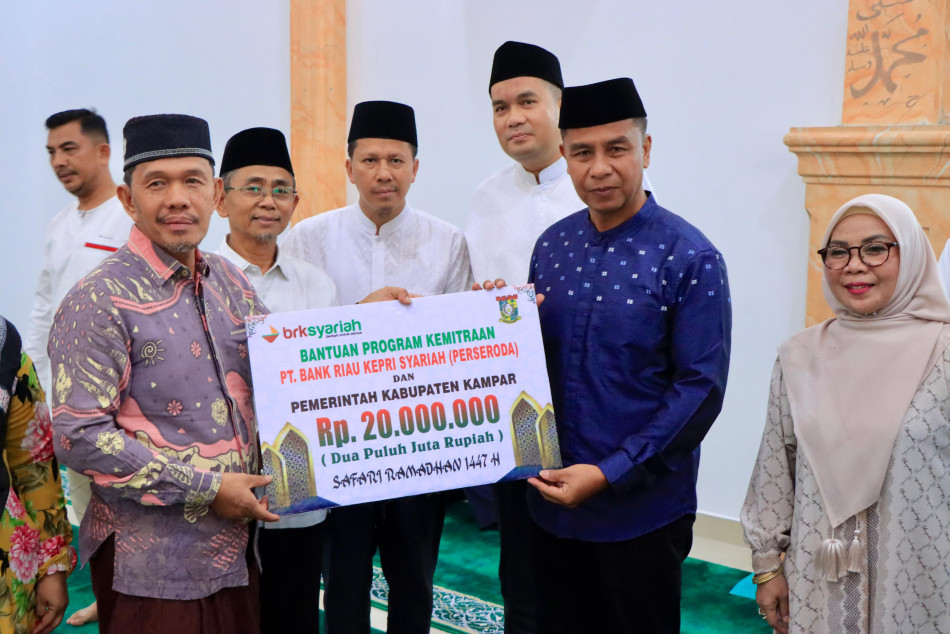 Bupati dan Wakil Bupati Kampar Lepas Tim Safari Ramadan 1447 H, Salurkan Bantuan untuk Masjid dan Anak Yatim