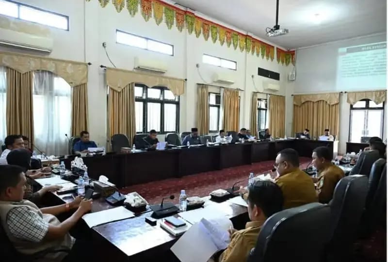 Banggar DPRD Rohul Gelar Rapat Sinkronisasi Evaluasi Gubernur terhadap Ranperda APBD 2026