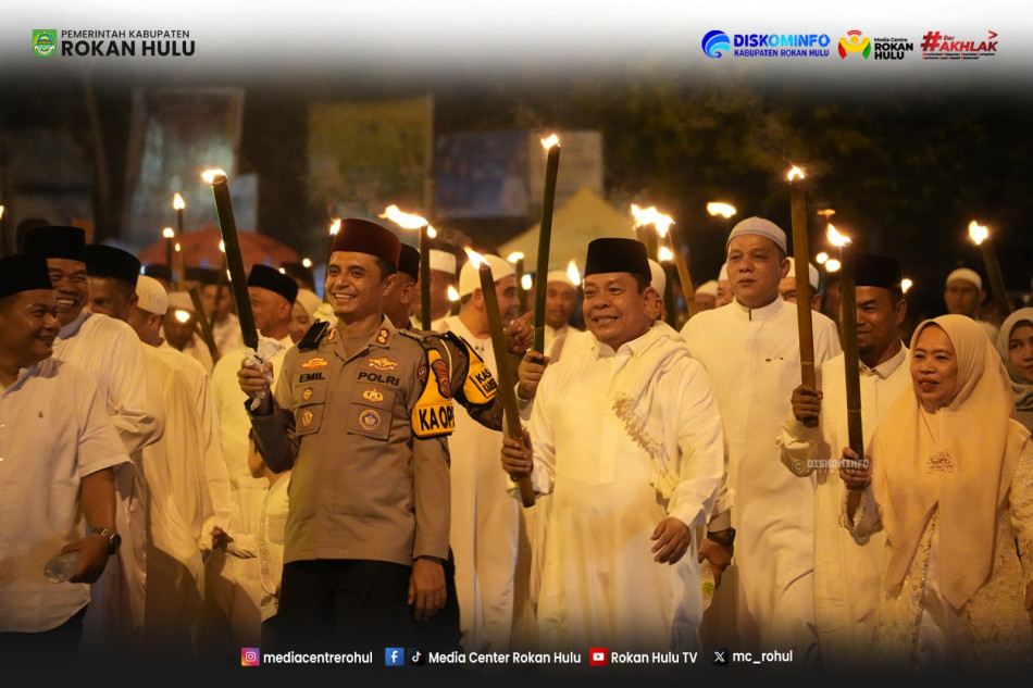 Lautan Obor Terangi Malam Takbiran di Rokan Hulu, Simbol Kemenangan dan Semangat Syiar Islam