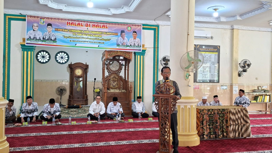 Plt Kadisdik Kampar Apresiasi Halal Bihalal PGRI XIII Koto Kampar, 11 Guru Purna Tugas Terima Penghargaan