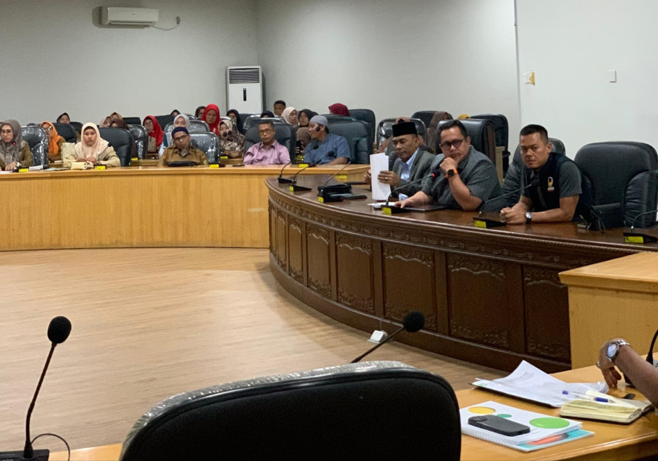 Empat Bulan Tak Digaji, Guru Bantu di Kampar Mengadu ke DPRD