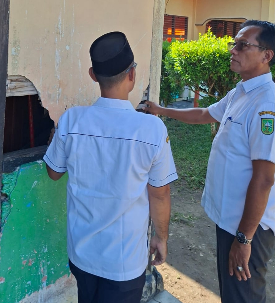 Plt Kadisdikpora Kampar Tinjau Kesiapan ASN dan Infrastruktur SDN 001 Tanjung