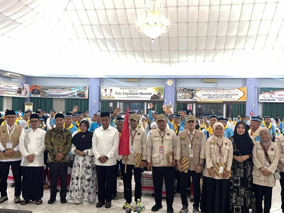 Bupati Kampar Hadiri Pelepasan Jemaah Haji Kloter V di Batam