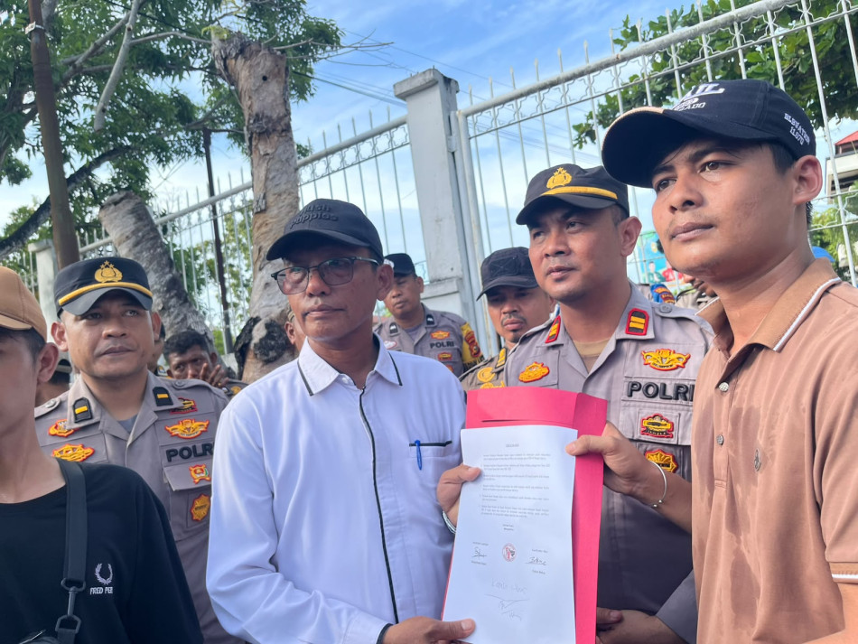 Plt Kadisdikpora Kampar  Helmi Dengarkan Aspirasi Mahasiswa, Soroti Tata Kelola SDN 42 Sungai Agung
