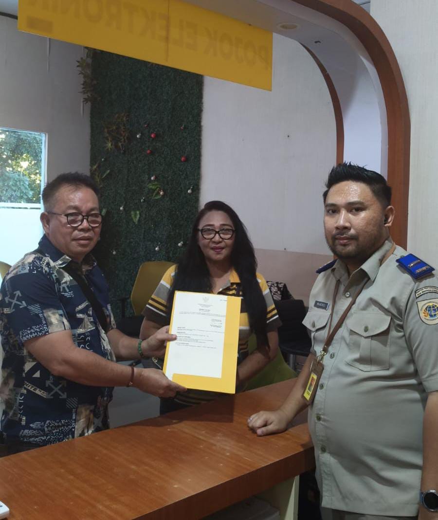 Tiga Tahun Menanti, Sertifikat Petrus Agus Akhirnya Tuntas, Kepemimpinan Kakan Pertanahan Minut Dipuji