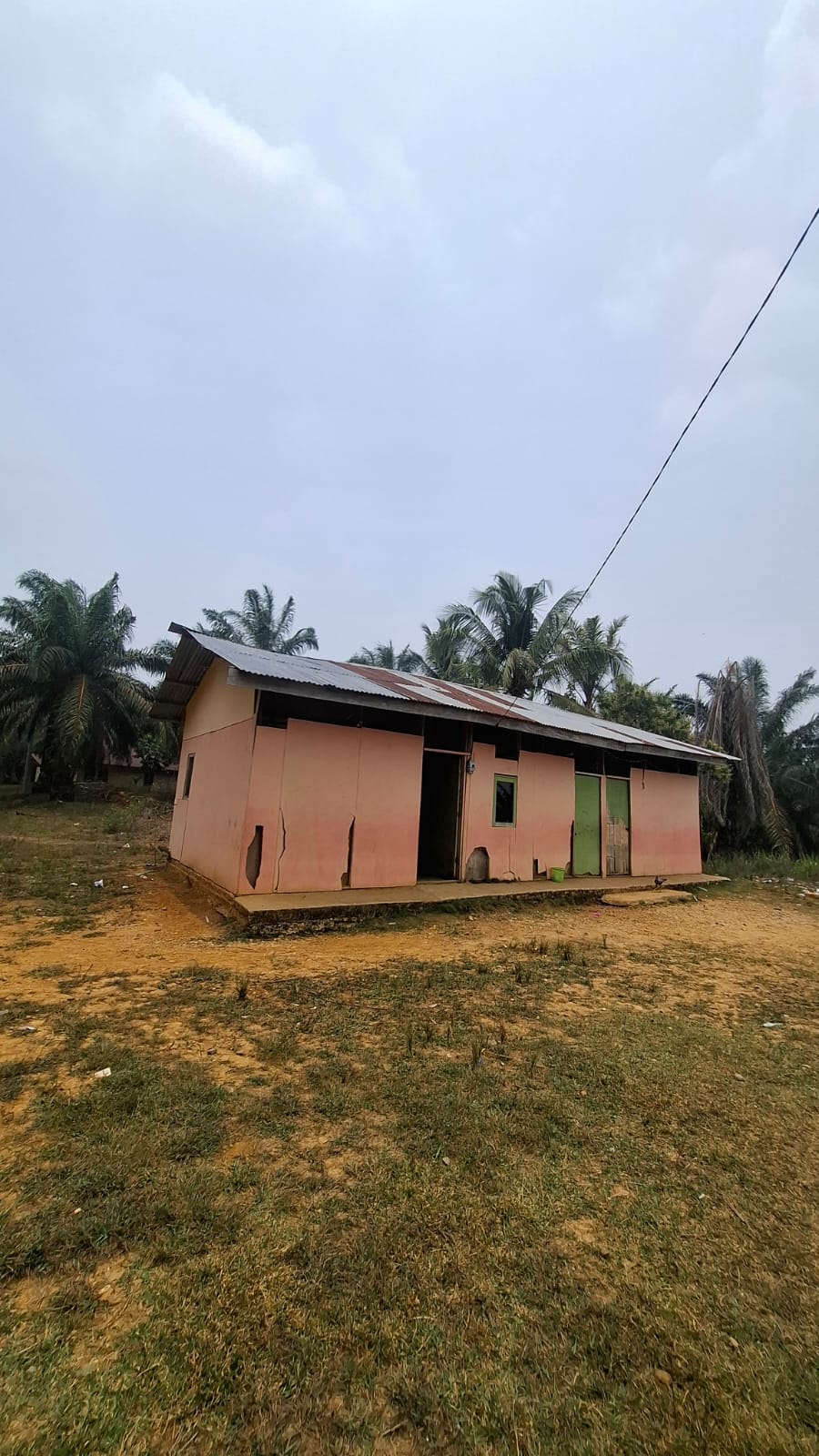 Memprihatinkan! Sekolah Berdinding Triplek di Tapung Viral, Disdikpora Kampar Siapkan Perbaikan
