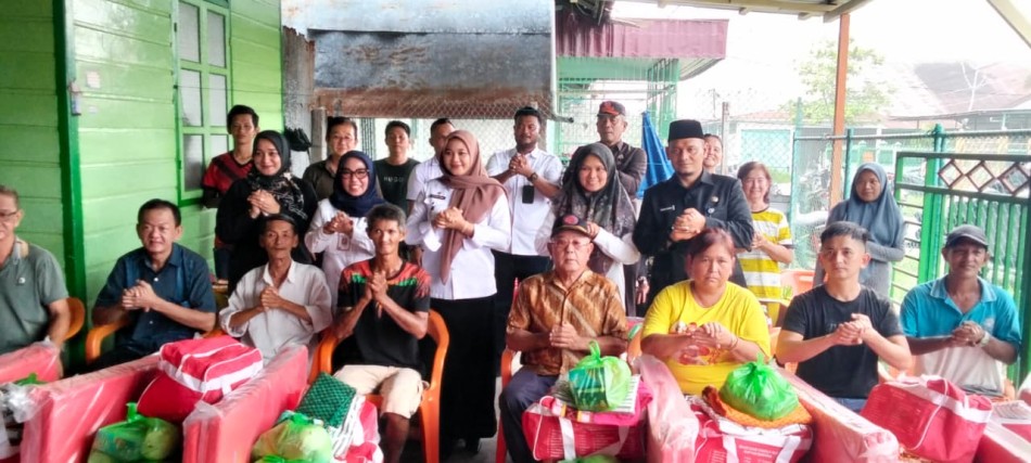 Pascakebakaran di Bagan Barat, Pemkab Rohil Salurkan Bantuan untuk Warga Terdampak