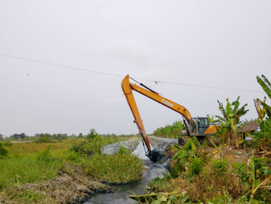 Gerak Cepat, Bupati Rohil Perintahkan PUPR Intensifkan Normalisasi Drainase