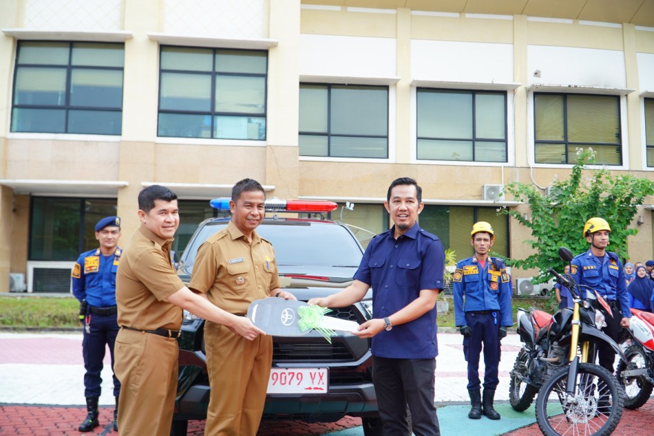 Bupati Ahmad Yuzar Serahkan Mobil Rescue, Perkuat Layanan Damkar dan Penyelamatan Kampar