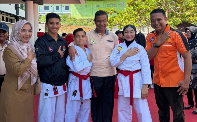 Disaksikan Bupati Kampar, Atlit Karate SMP Muhammadiyah Tampil di Pembukaan FLS3N dan 02SN Se-kabupaten Kampar